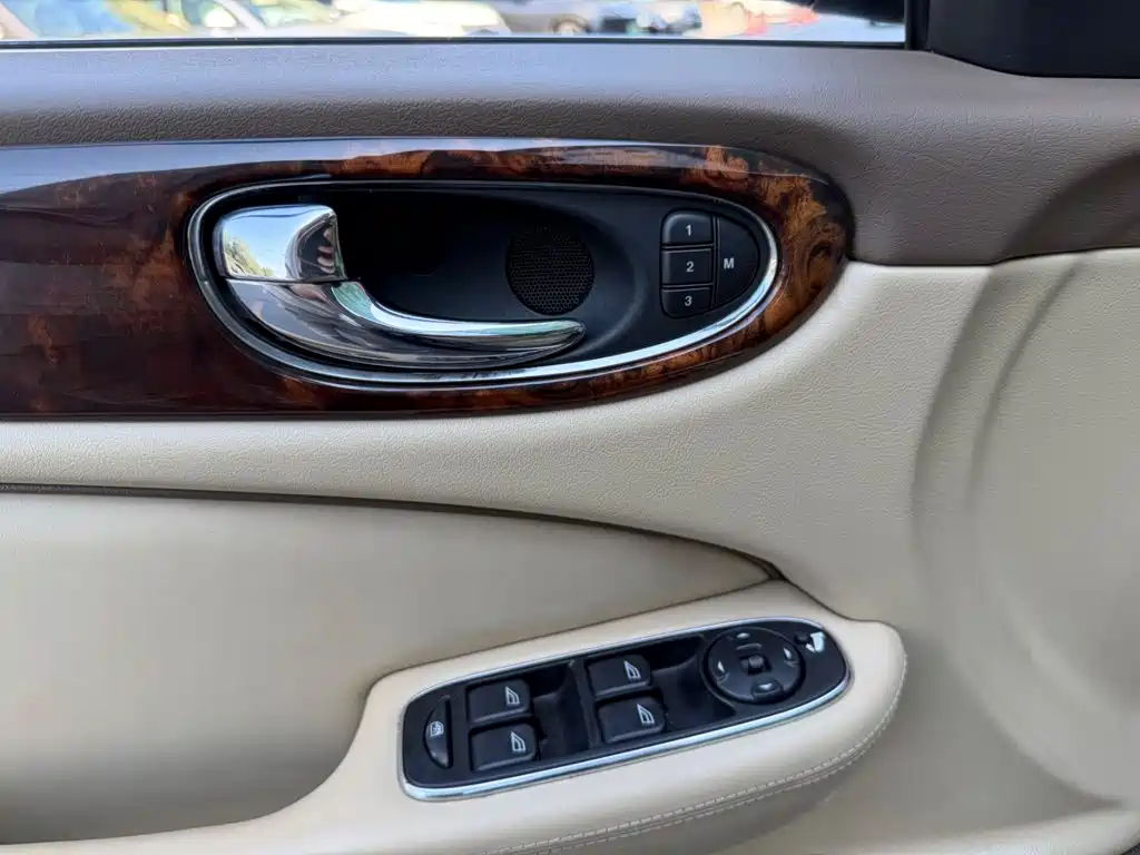 Jaguar XJ 2005 — фото 11