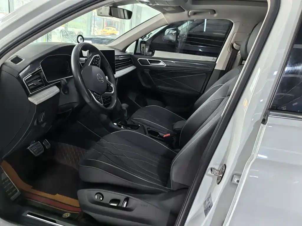 Volkswagen Tiguan L 2023 — фото 7