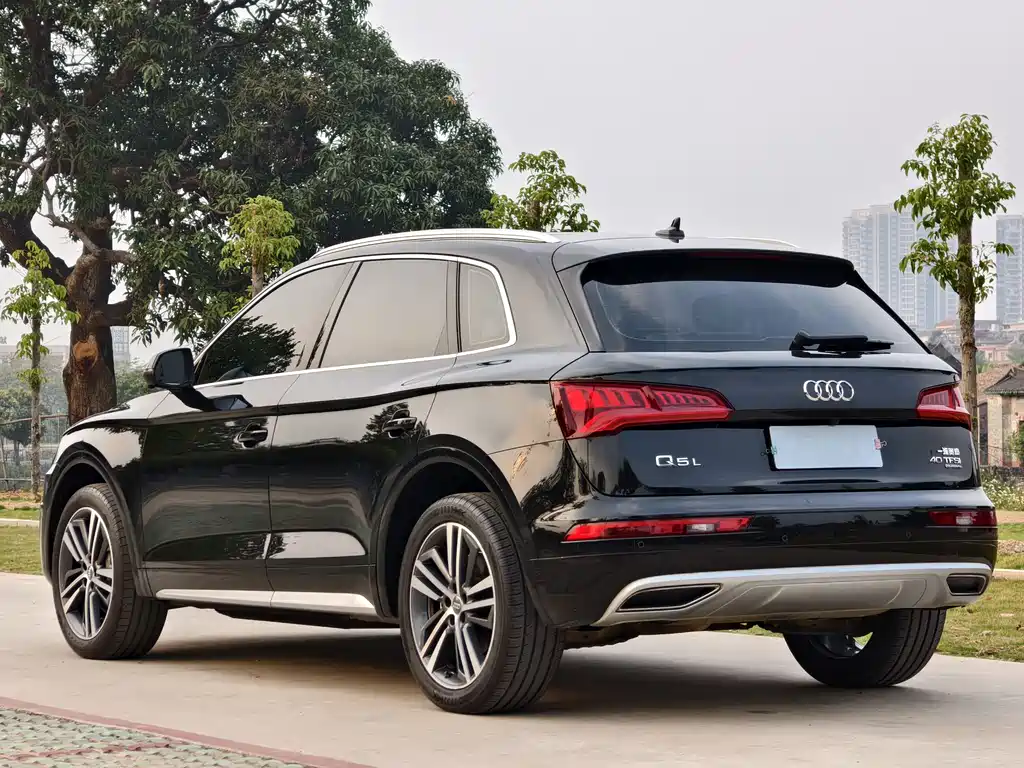 Audi Q5L 2021 — фото 12