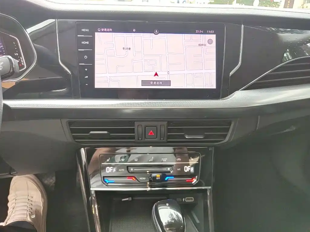 Volkswagen Passat PHEV 2023 — фото 13