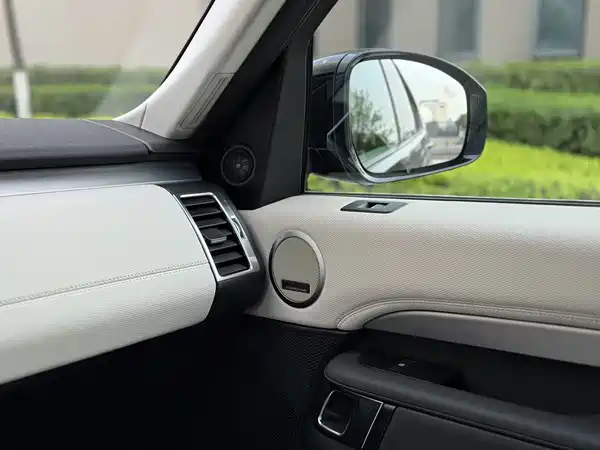 Land Rover Discovery 2024