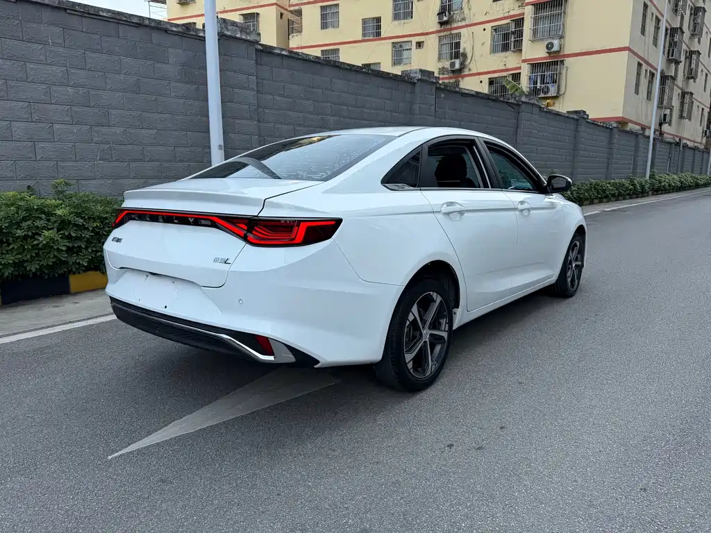 Geely Emgrand L 2022 — фото 23