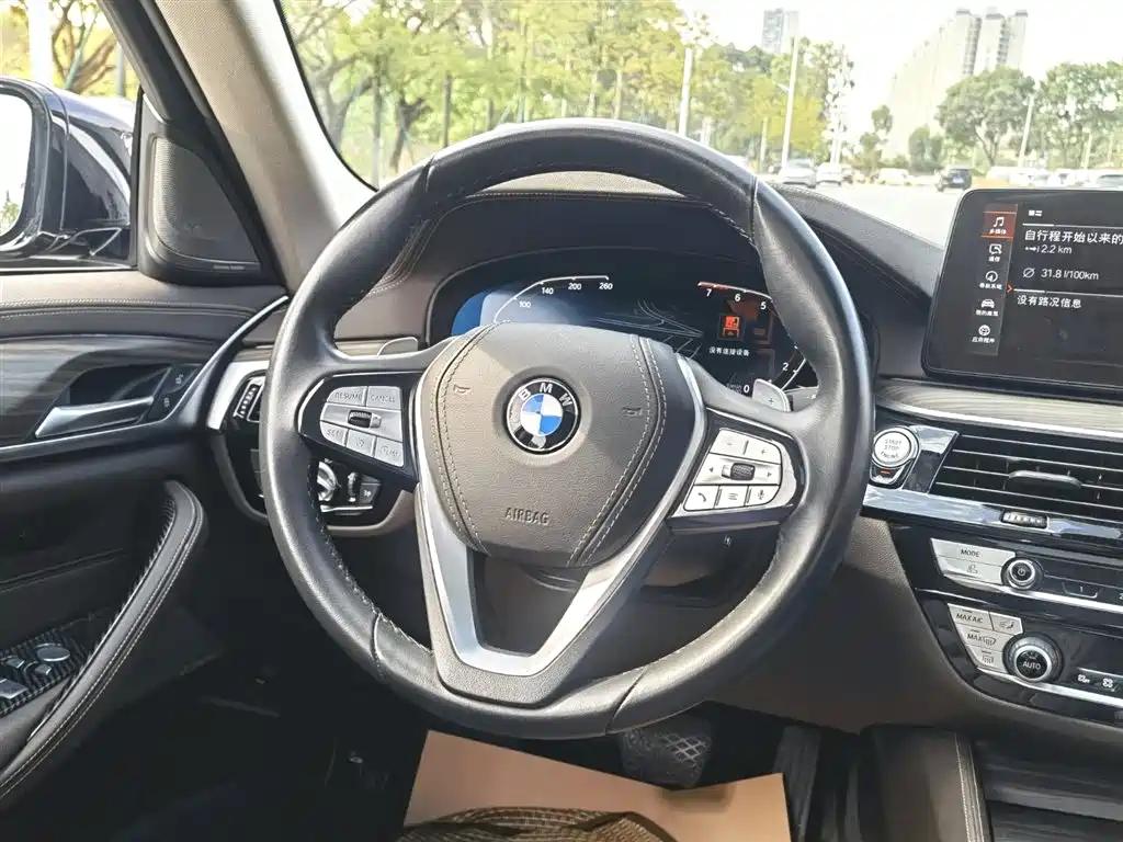 BMW 5 Series 2022 — фото 11