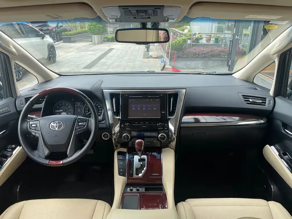 Toyota Alphard 2018 — фото 11