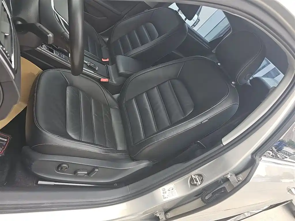 Volkswagen Passat 2018 — фото 15