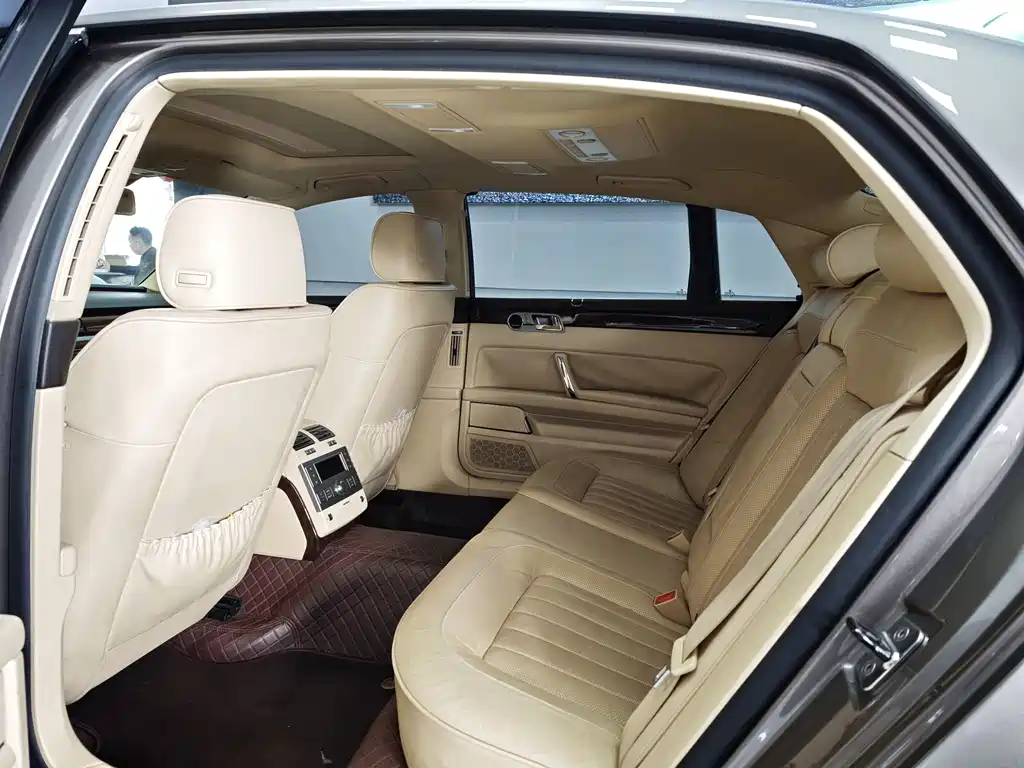 Volkswagen Phaeton 2015 — фото 16
