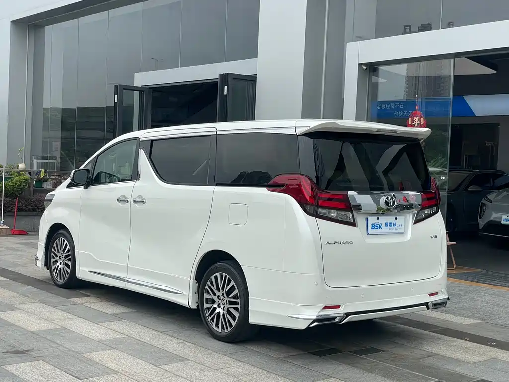Toyota Alphard 2018 — фото 17