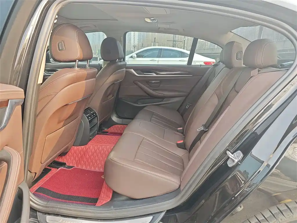 BMW 5 Series 2020 — фото 15