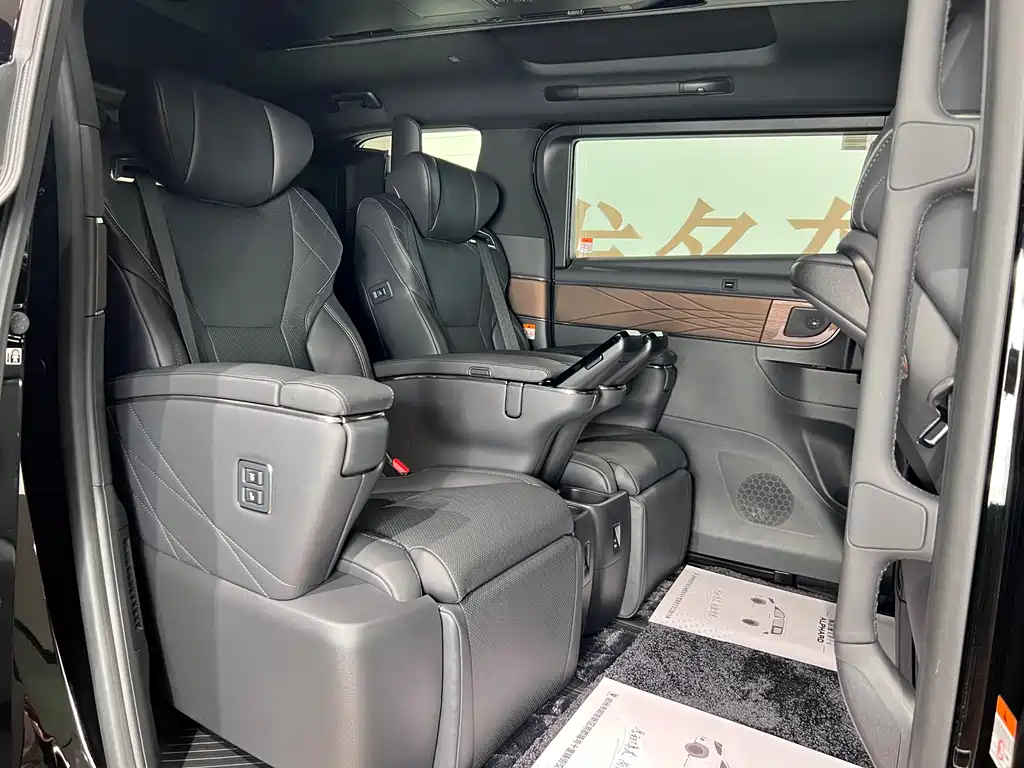 Toyota Alphard 2025 — фото 10