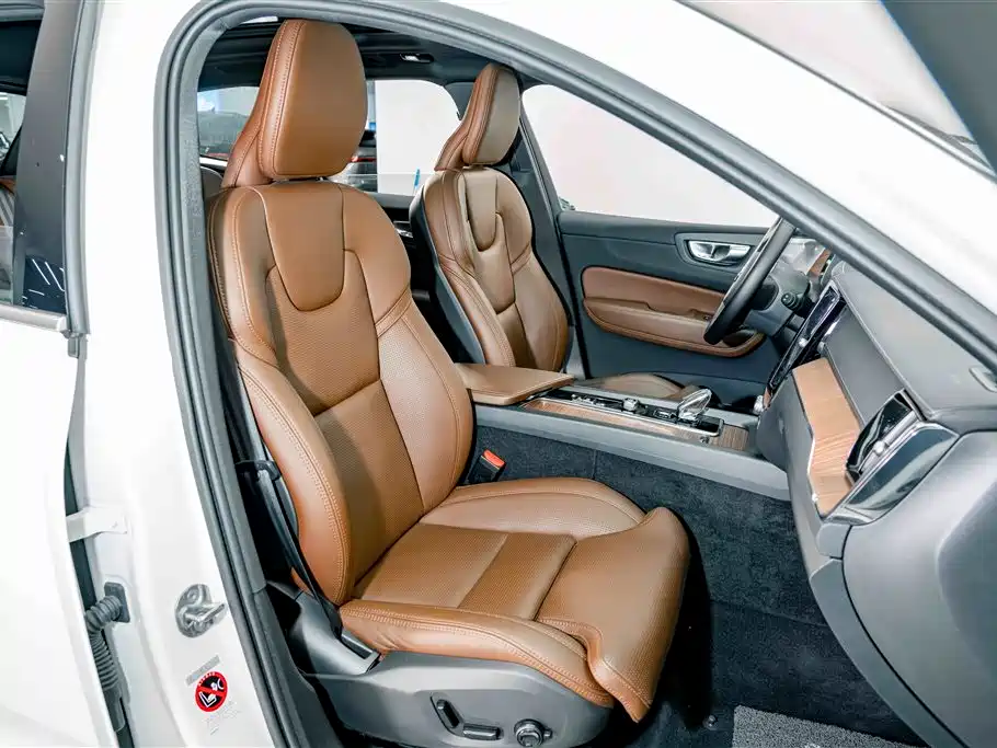 Volvo XC60 Plug-In Hybrid 2025 — фото 21
