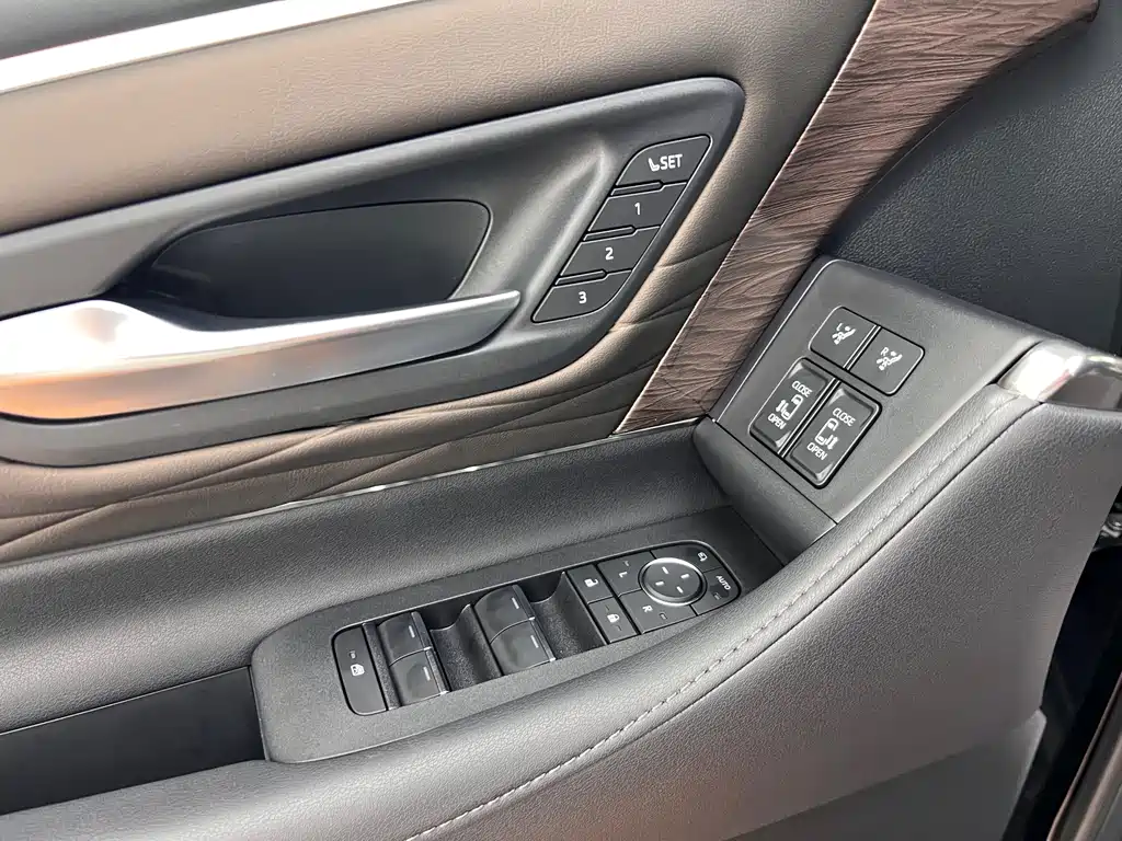 Toyota Alphard 2025 — фото 16
