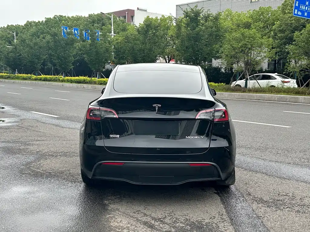 Tesla Model Y 2022 — фото 9
