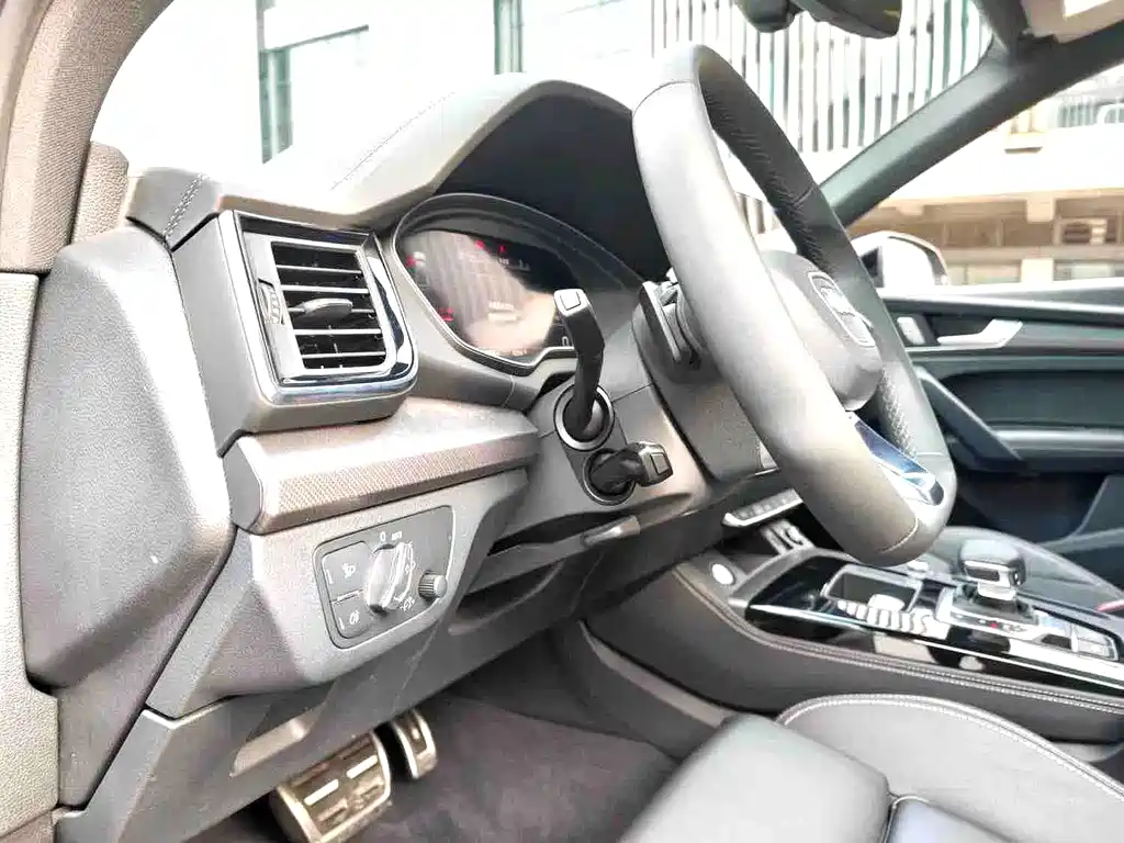 Audi Q5L 2023 — фото 13