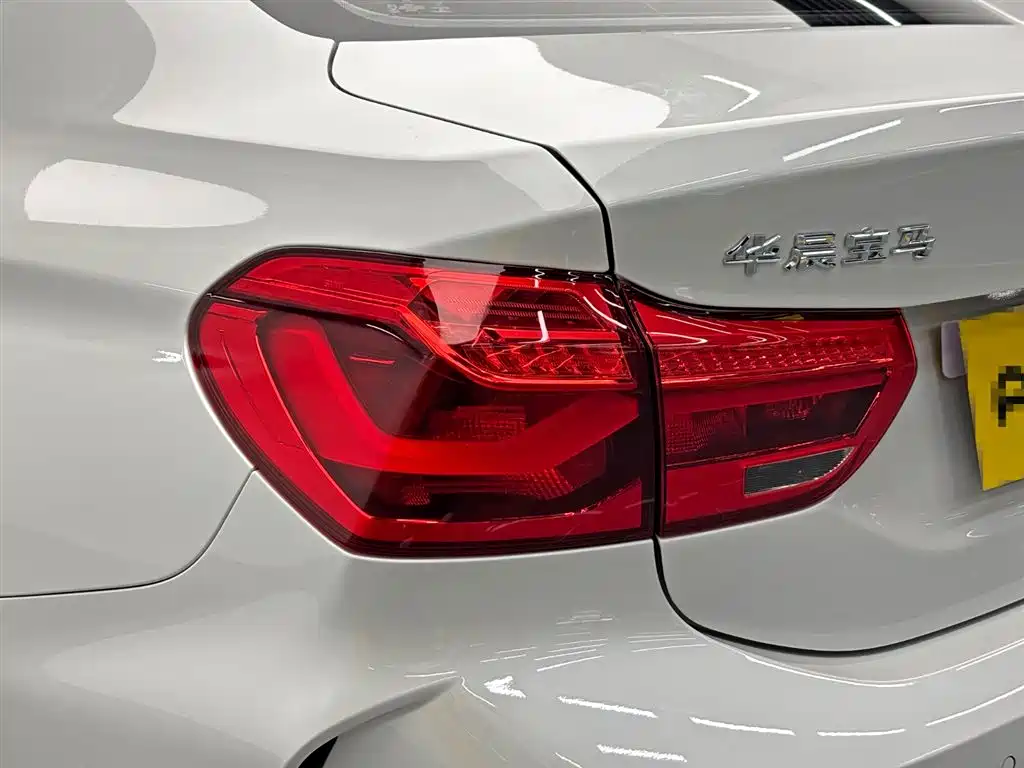 BMW 1 Series 2022 — фото 10