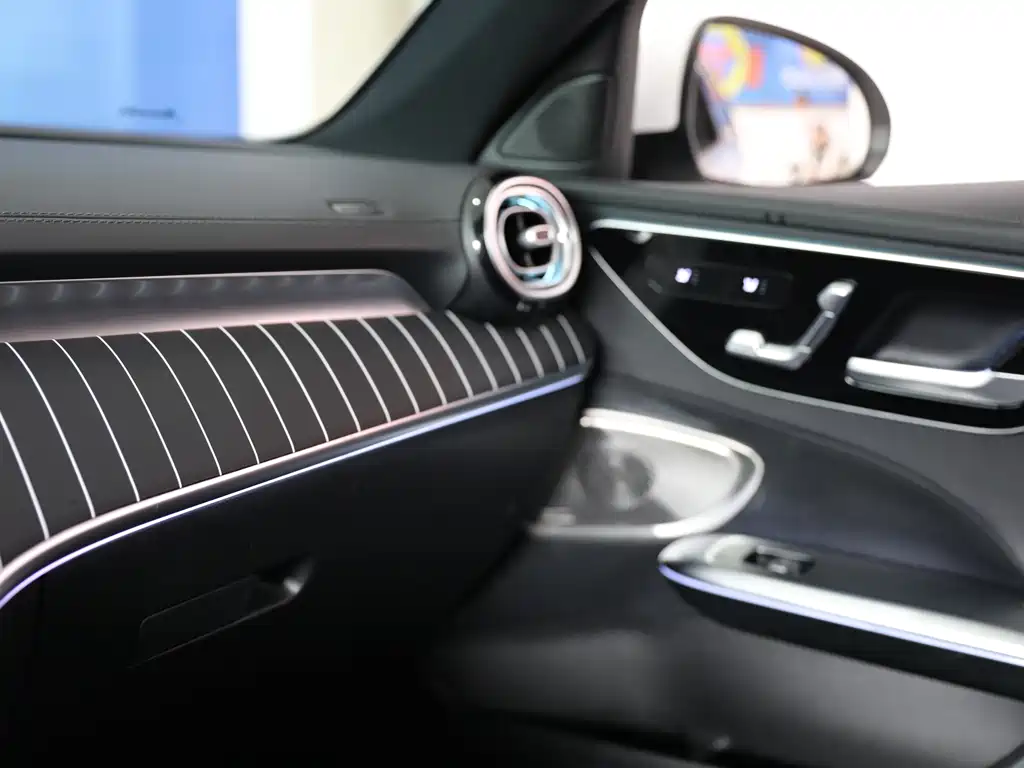 Mercedes-Benz C-Class 2025 — фото 14