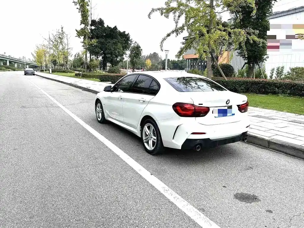 BMW 1 Series 2023 — фото 9