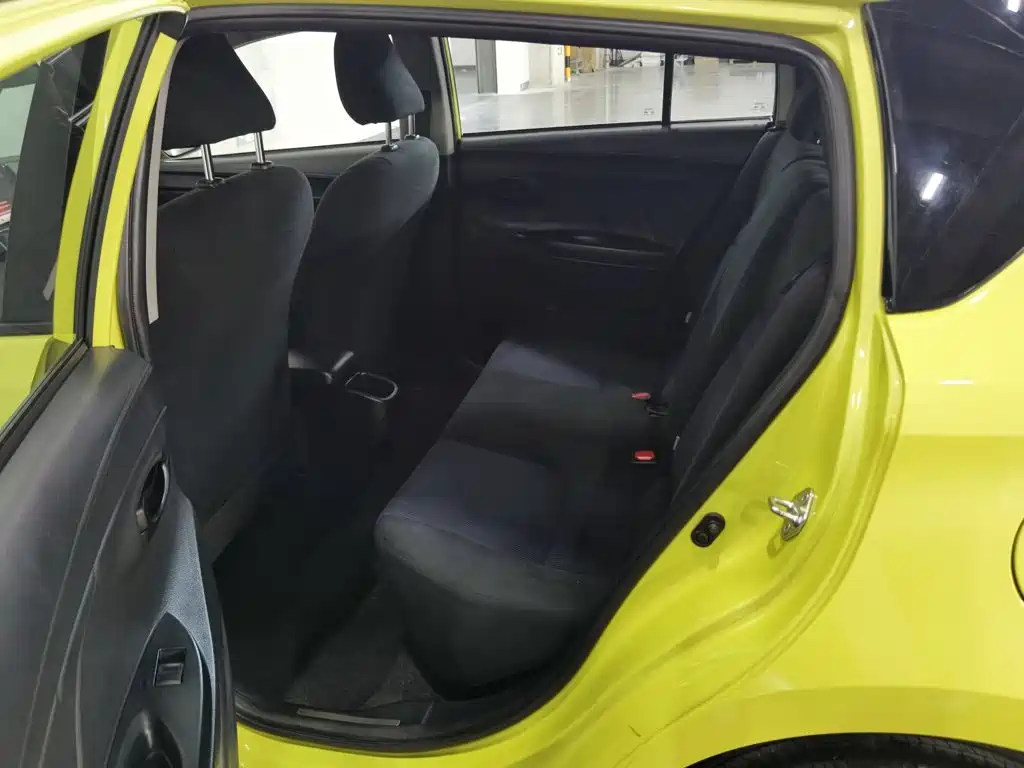 Toyota Yaris L 2017 — фото 15