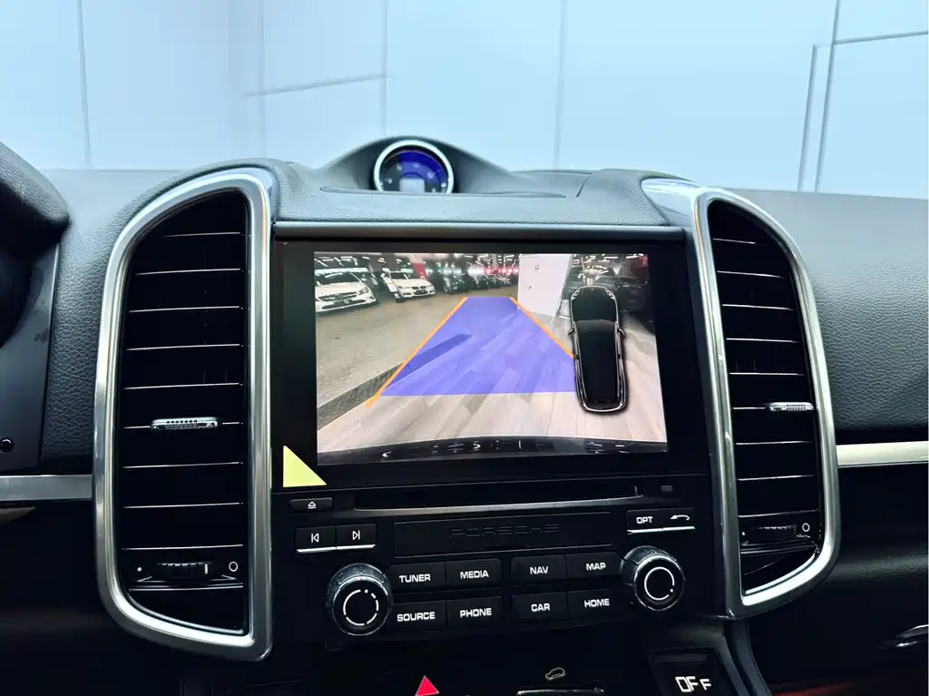 Porsche Cayenne Hybrid 2018 — фото 16