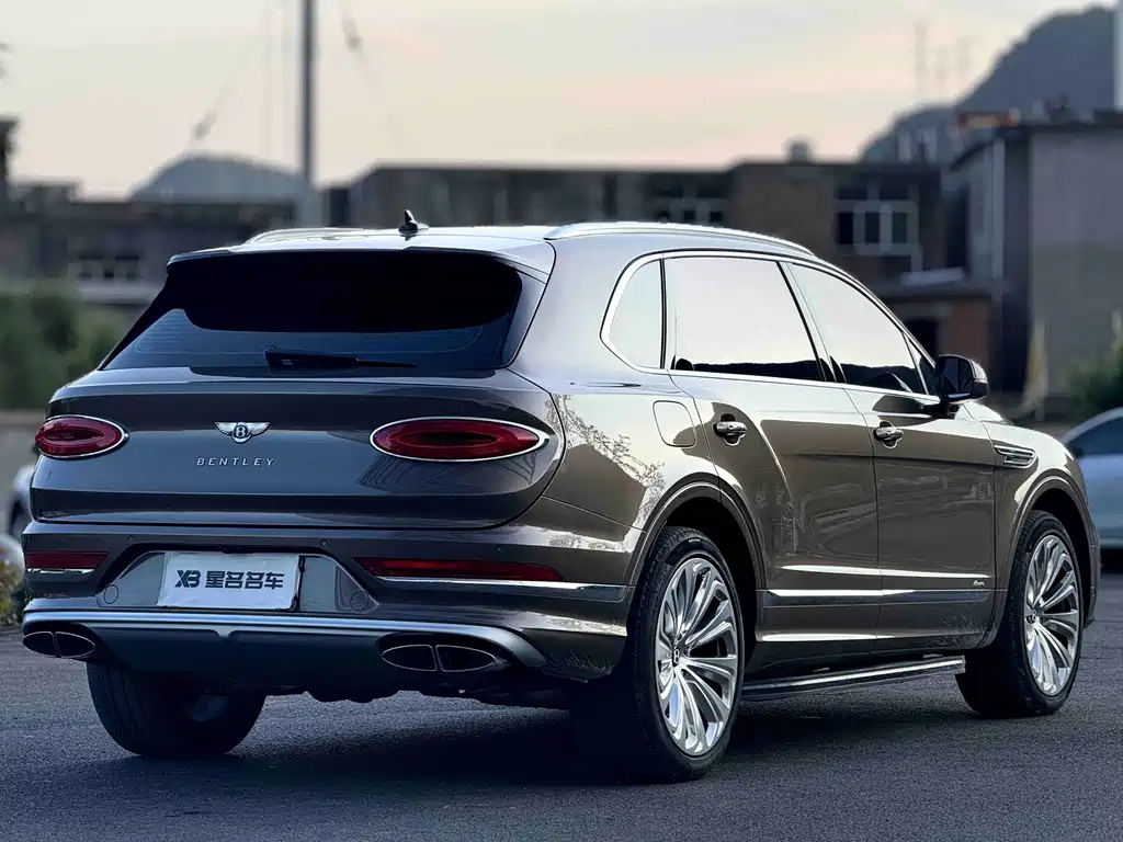 Bentley Bentayga 2023 — фото 17