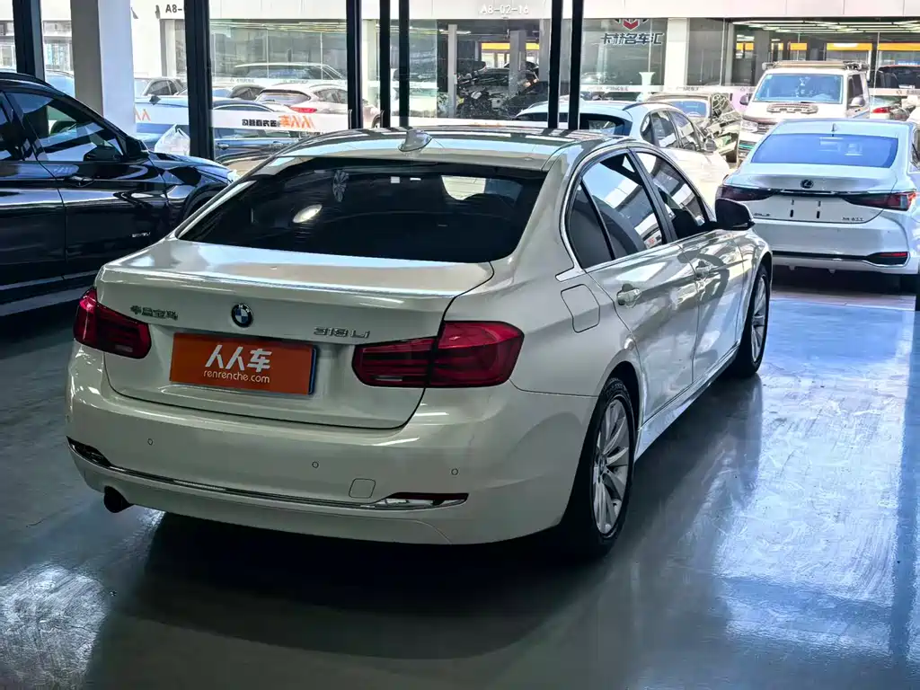 BMW 3 Series 2017 — фото 19