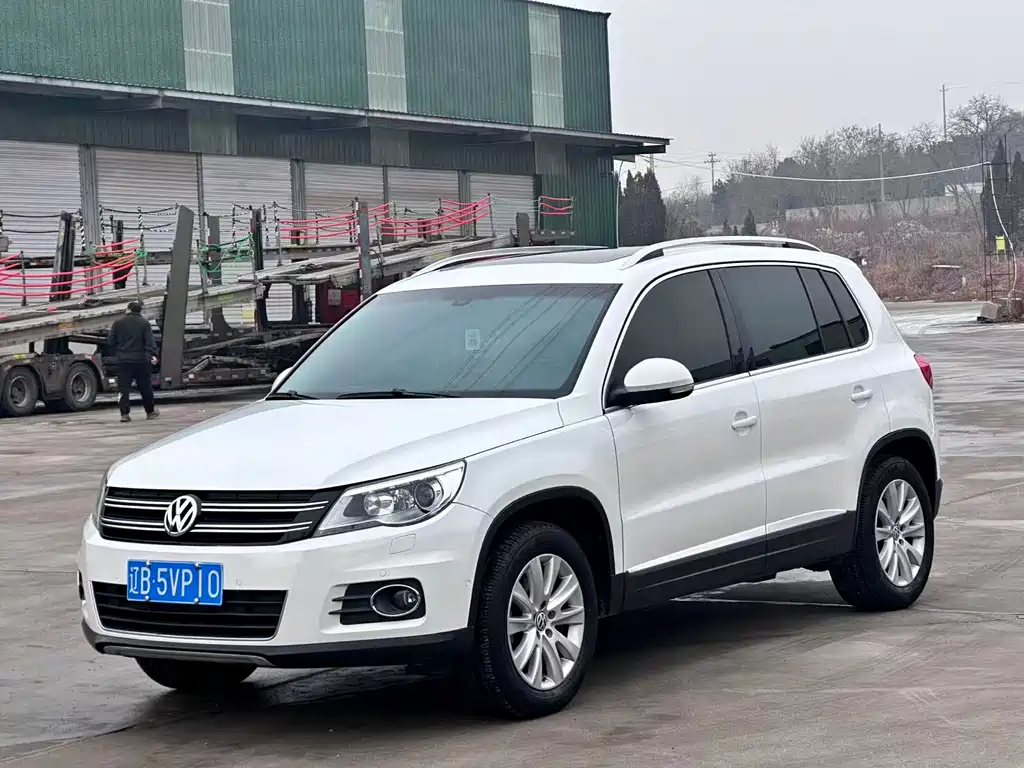 Volkswagen Tiguan 2012 — фото 1