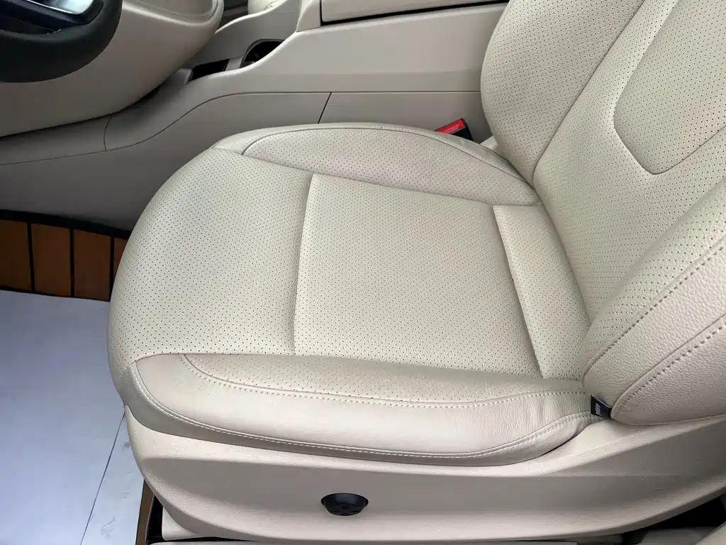 Mercedes-Benz V-Class 2020 — фото 10