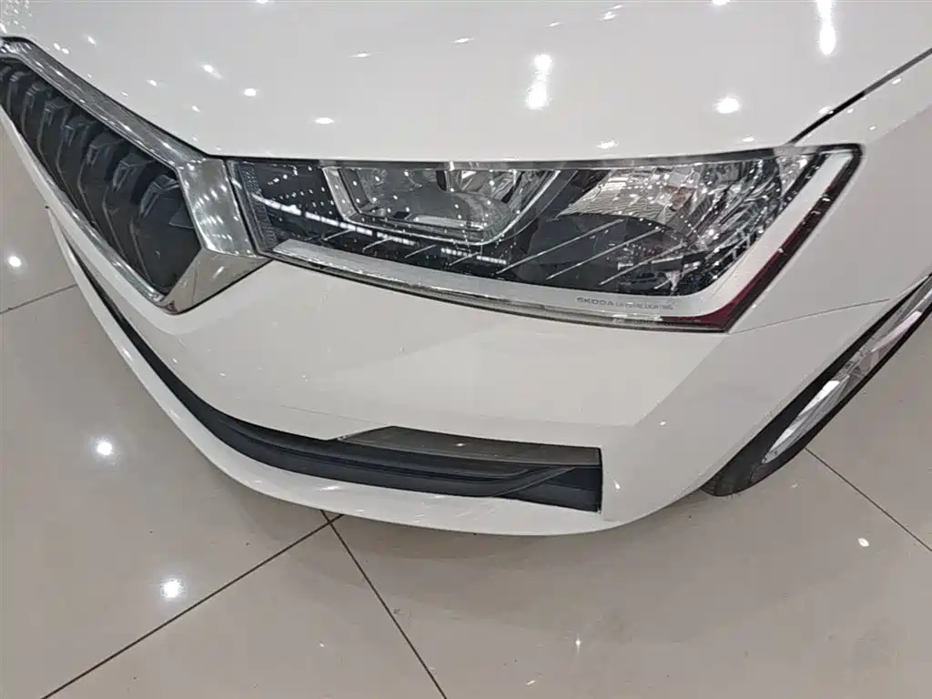 Skoda Rapid Spaceback 2020 — фото 24