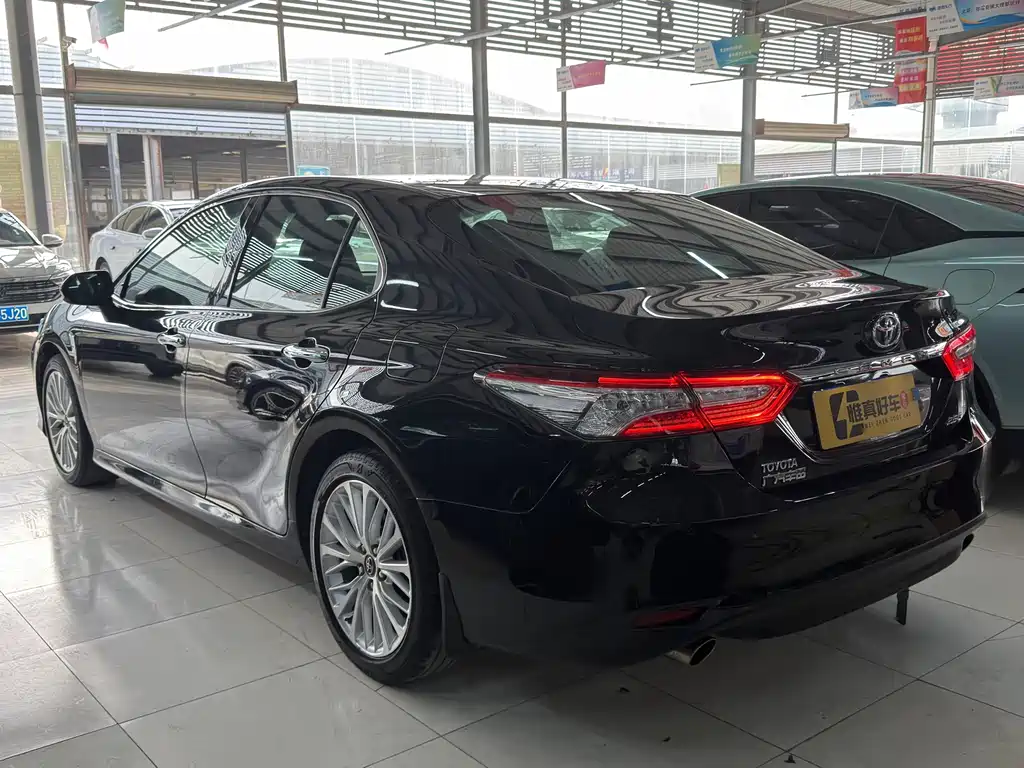 Toyota Camry 2019 — фото 19