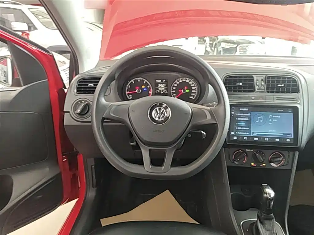 Volkswagen Polo 2017 — фото 11