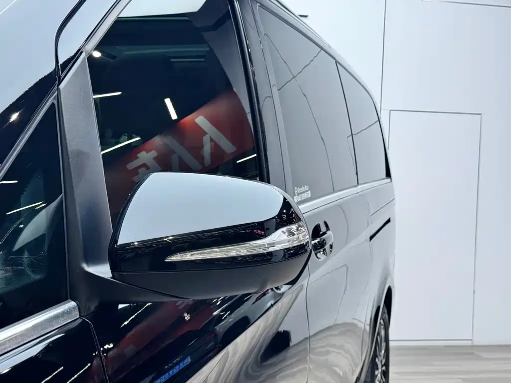 Mercedes-Benz V-Class 2018 — фото 13