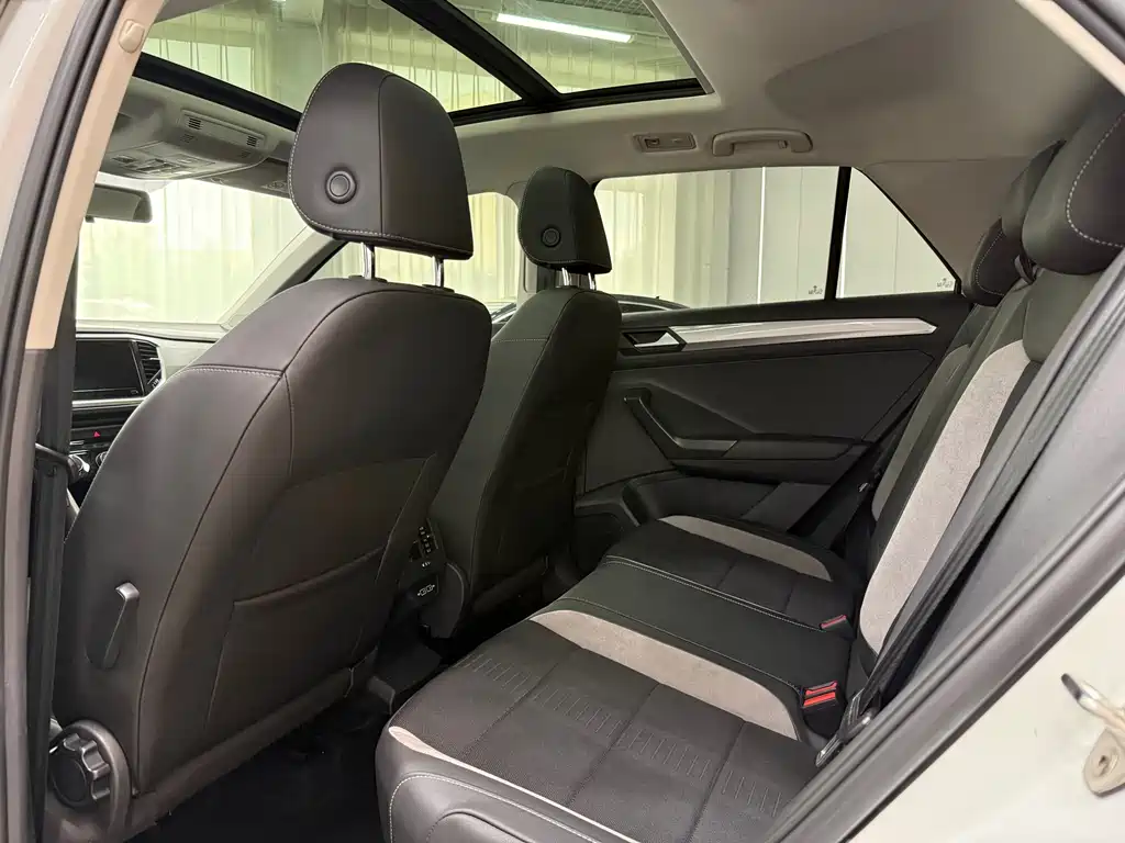 Volkswagen T-Roc 2023 — фото 10