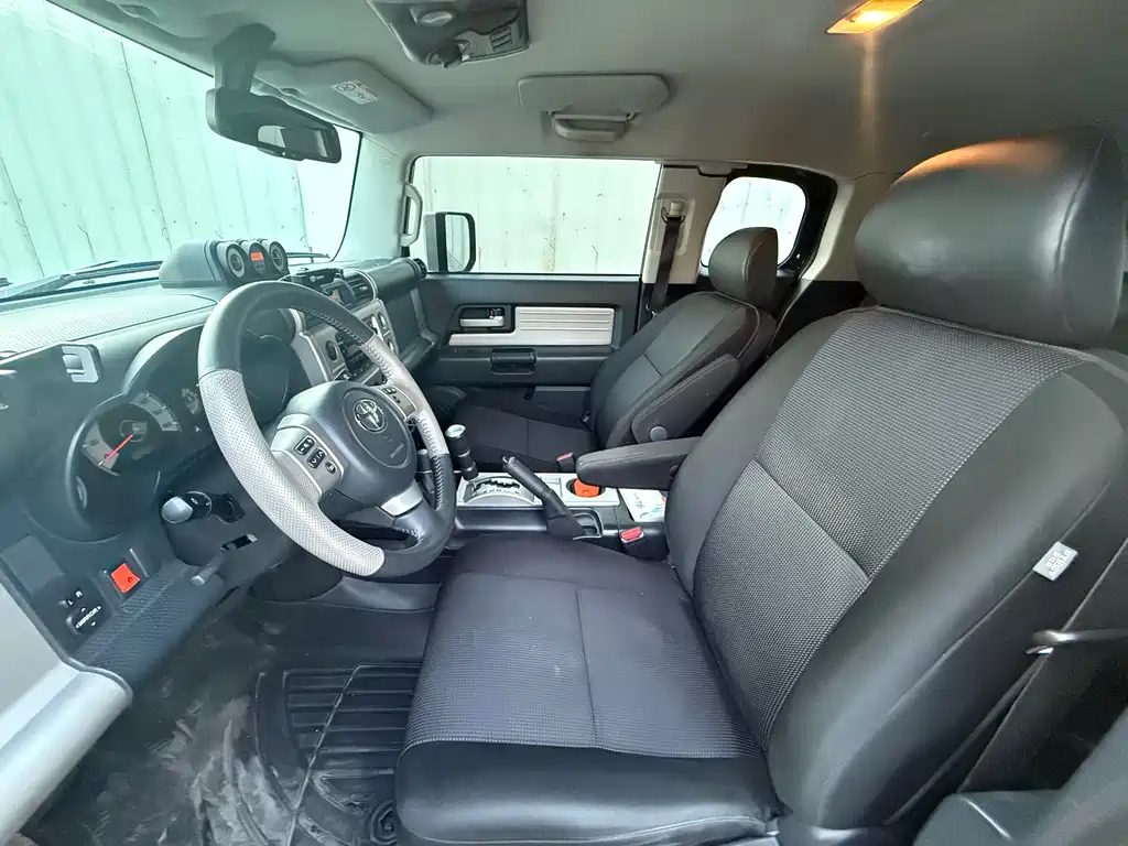 Toyota FJ Cruiser 2017 — фото 4