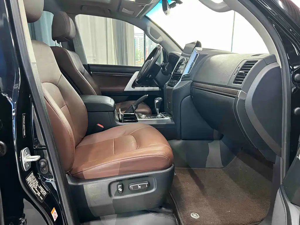 Toyota Land Cruiser 2019 — фото 8