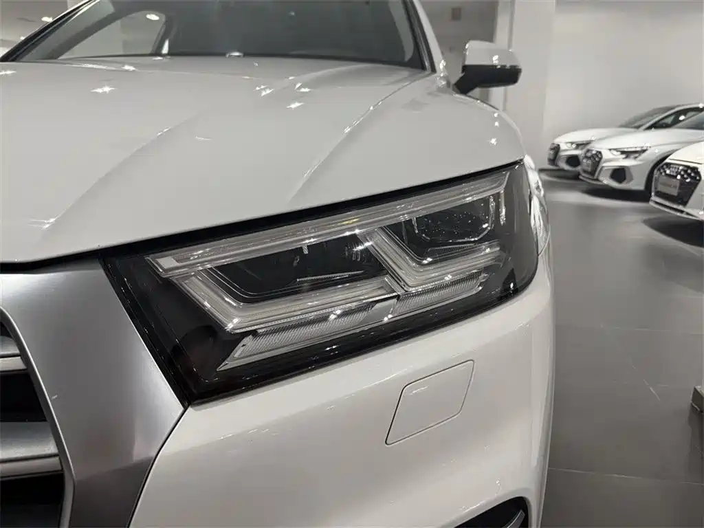 Audi Q5L 2019 — фото 12