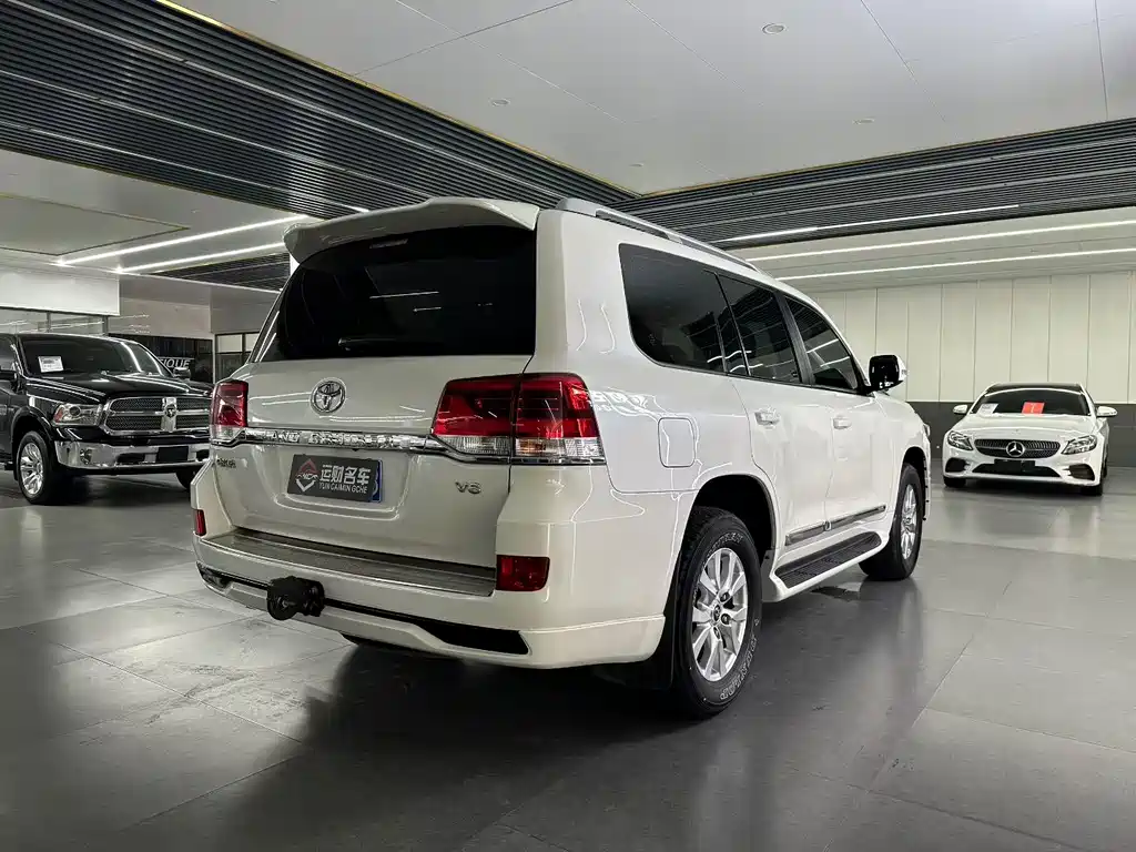 Toyota Land Cruiser 2018 — фото 9