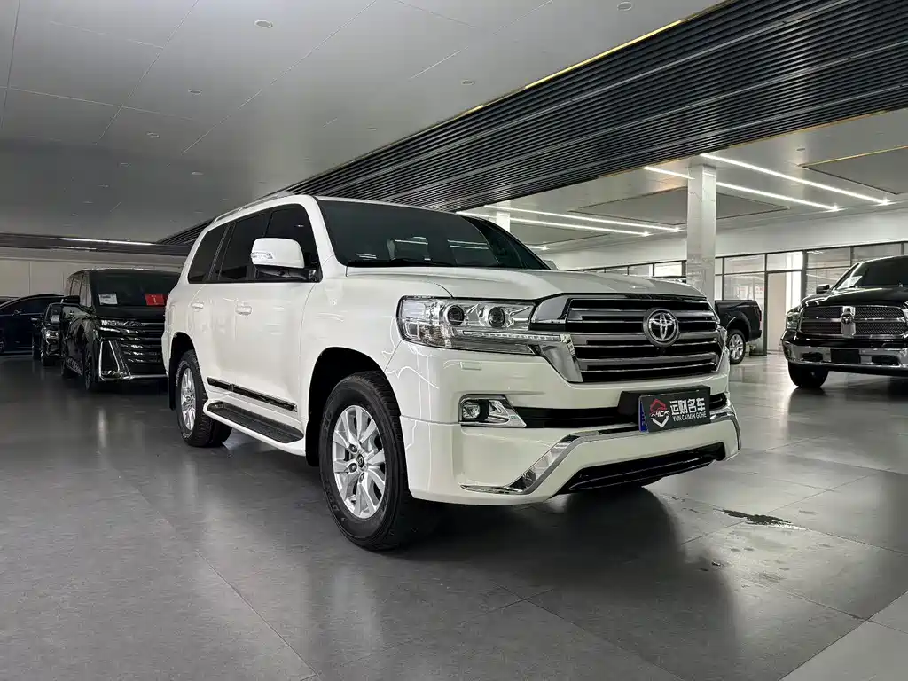 Toyota Land Cruiser 2018 — фото 3