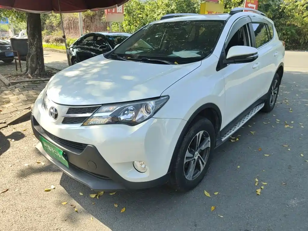 Toyota RAV4 2016 — фото 2
