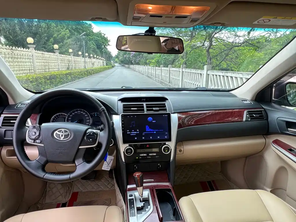Toyota Camry 2012 — фото 11