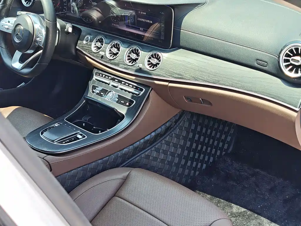 Mercedes-Benz E-Class 2019 — фото 14