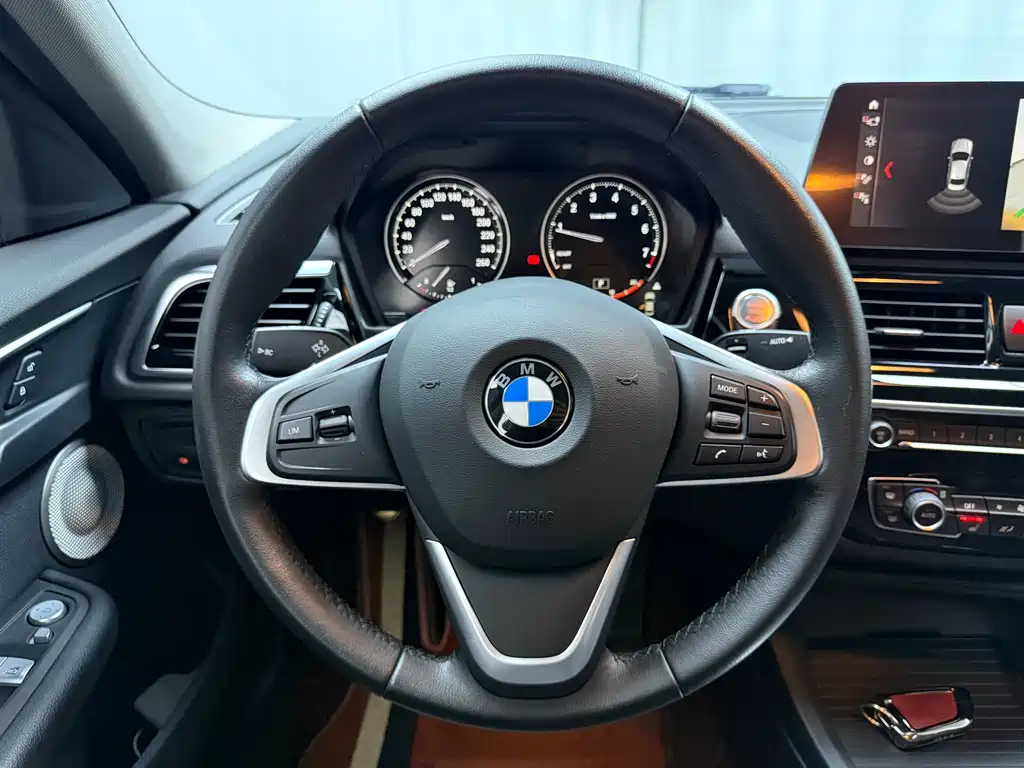 BMW 1 Series 2022 — фото 10