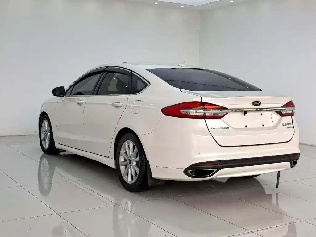 Ford Mondeo 2018 — фото 13