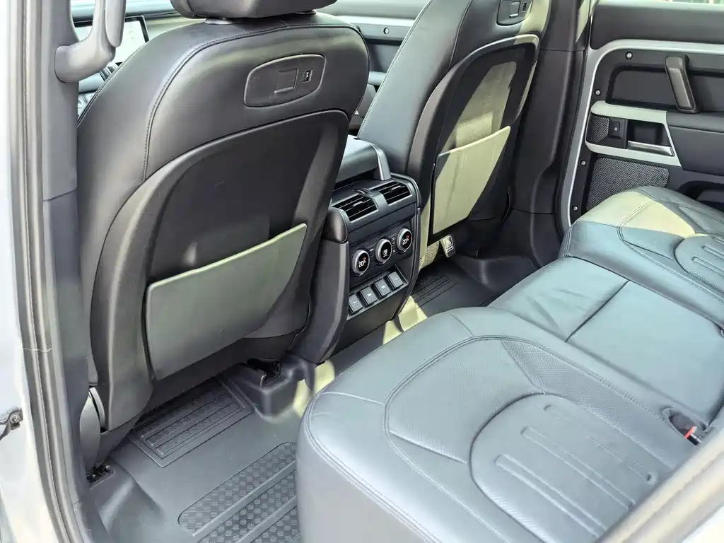 Land Rover Defender 2020 — фото 13