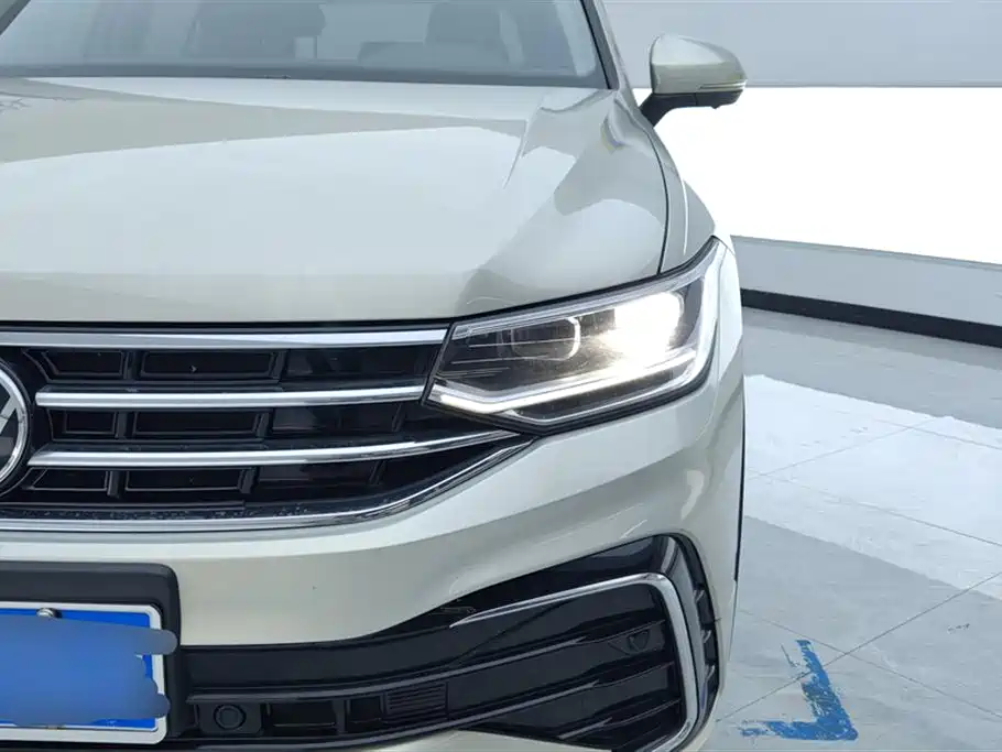 Volkswagen Tiguan L 2023 — фото 5