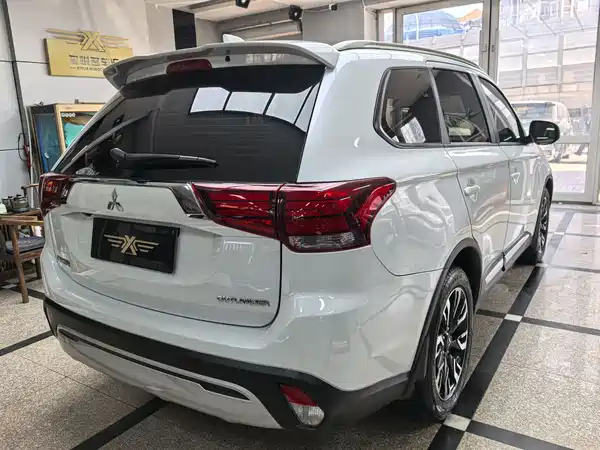 Mitsubishi Outlander 2021