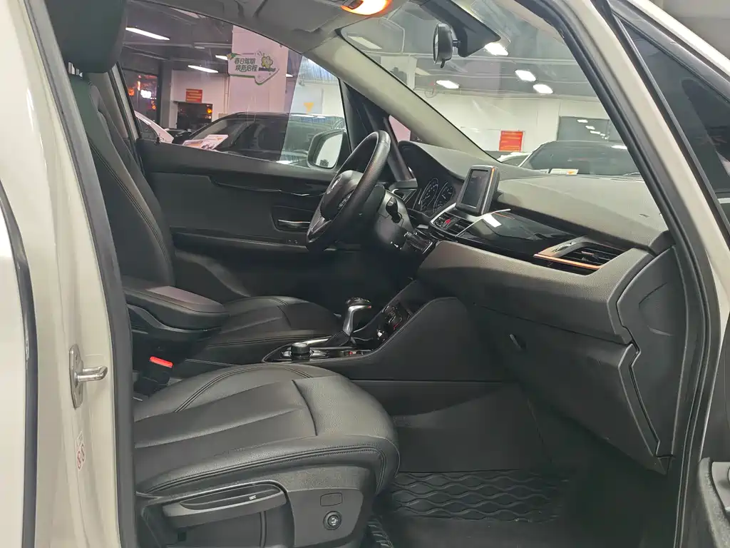 BMW 2 Series Active Tourer 2019 — фото 11