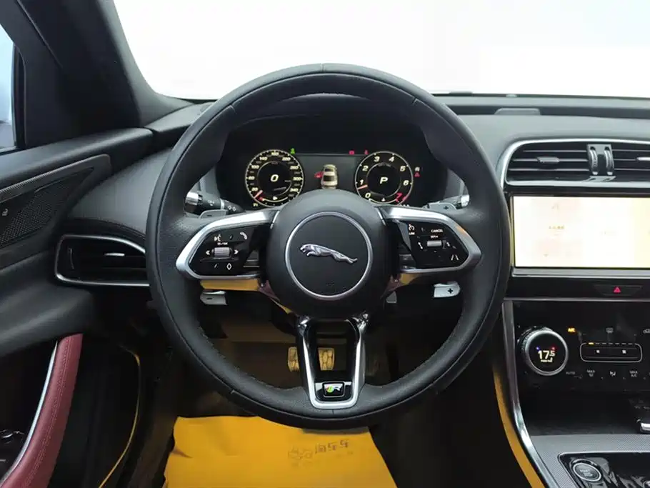 Jaguar XEL 2023 — фото 15