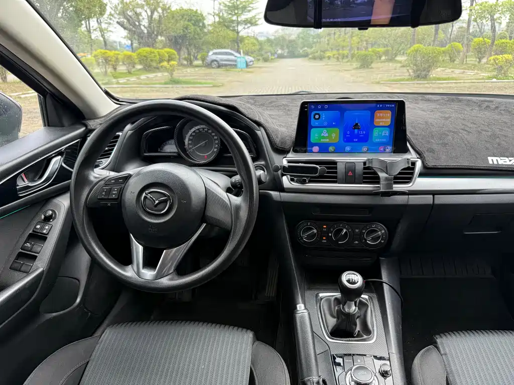 Mazda 3 Axela 2016 — фото 15