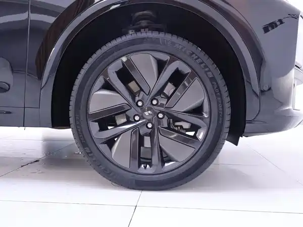 Li Auto L7 2025