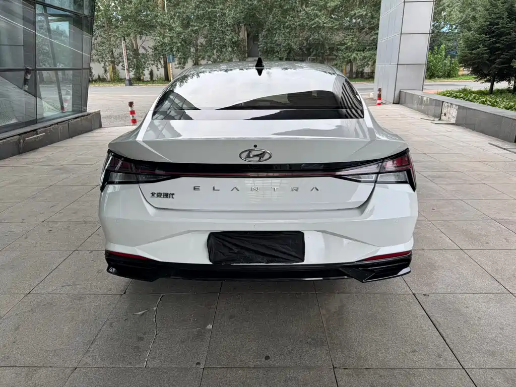 Hyundai Elantra 2022