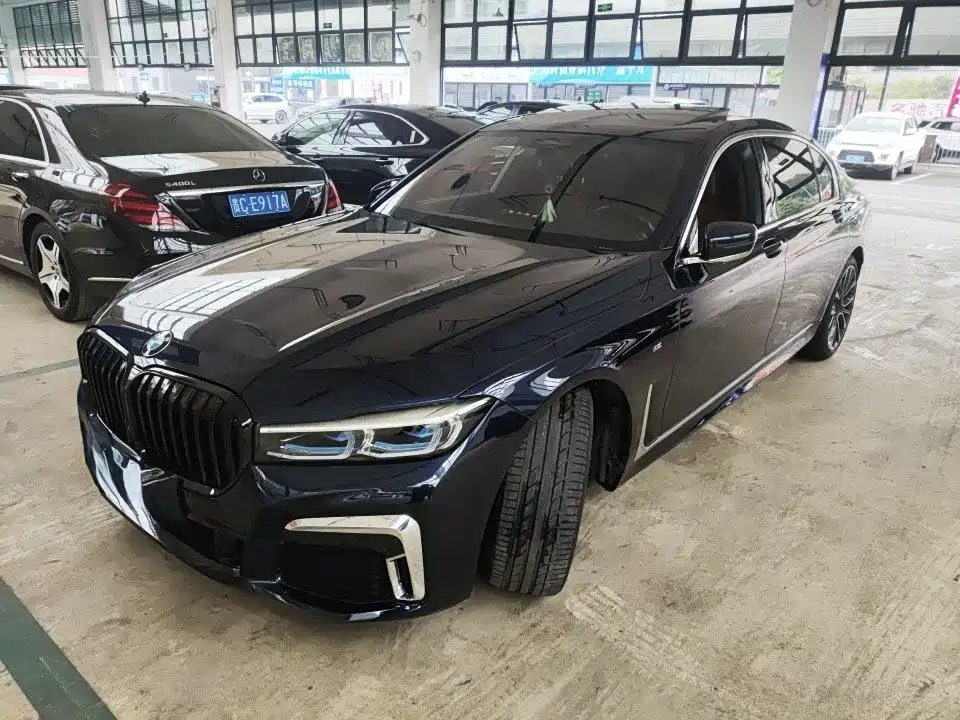 BMW 7 Series 2022 — фото 1